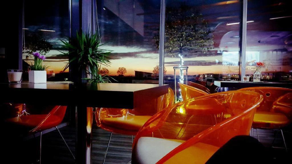 AeroCafe Hotel Partizánske Eksteriør billede