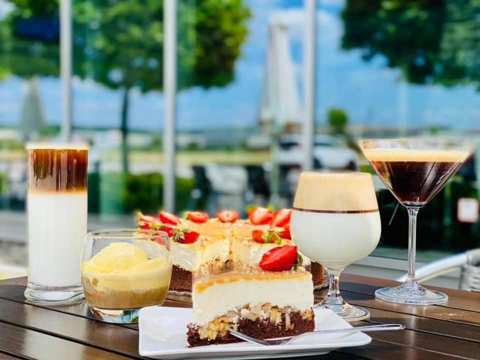 AeroCafe Hotel Partizánske Eksteriør billede