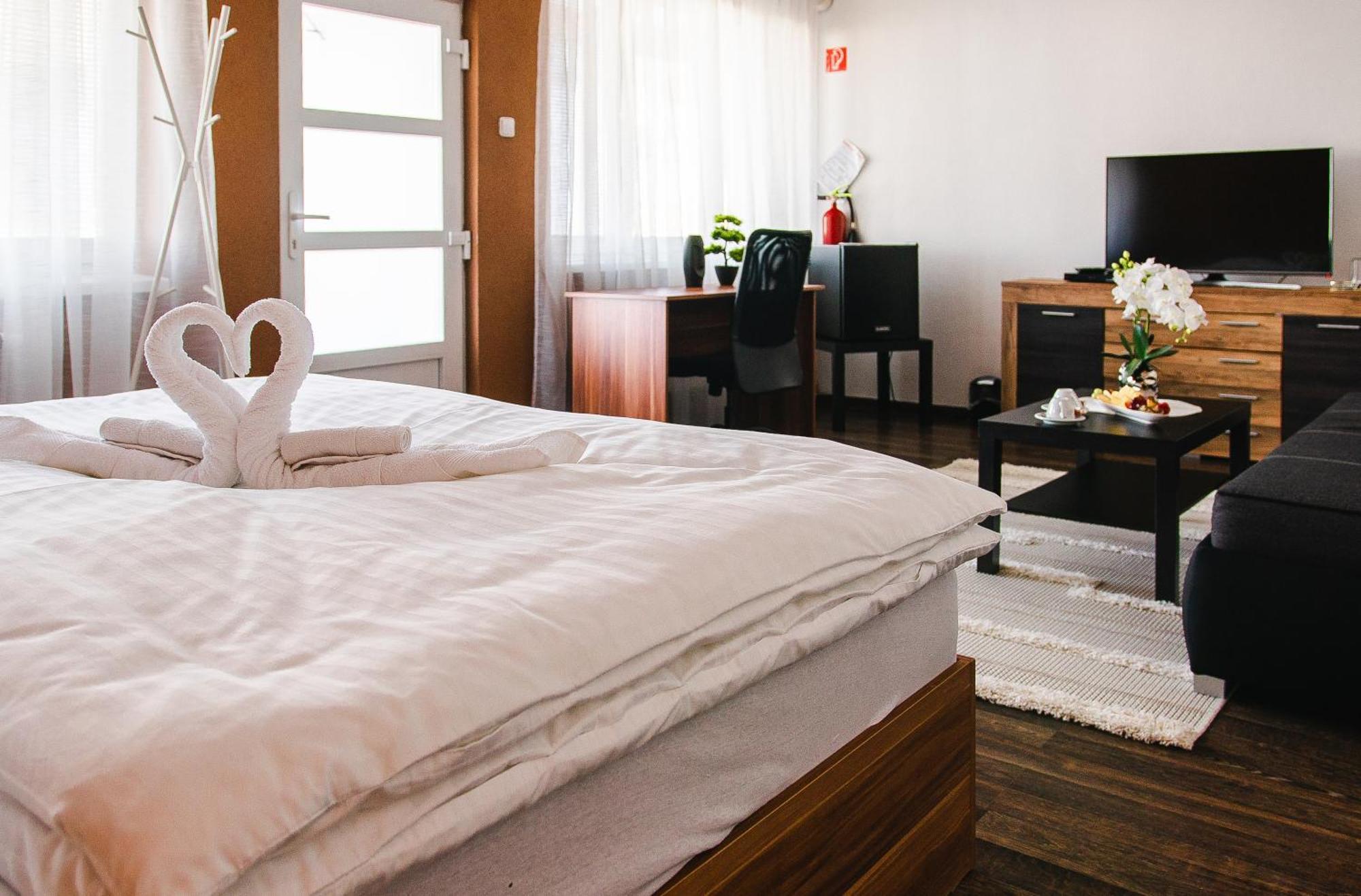 AeroCafe Hotel Partizánske Eksteriør billede