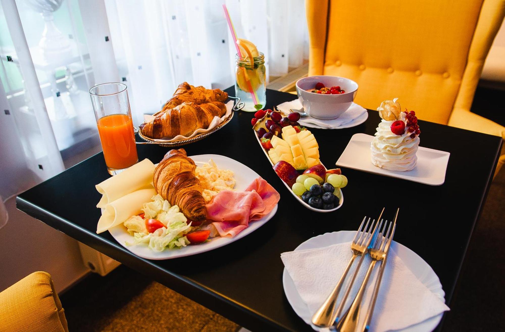 AeroCafe Hotel Partizánske Eksteriør billede