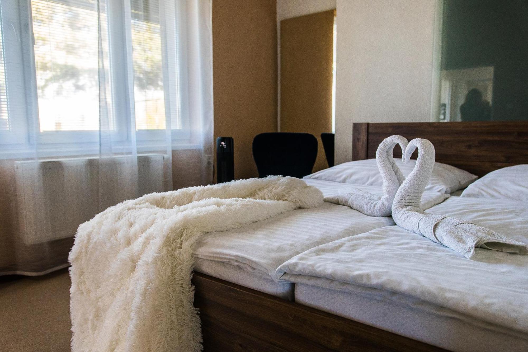 AeroCafe Hotel Partizánske Eksteriør billede
